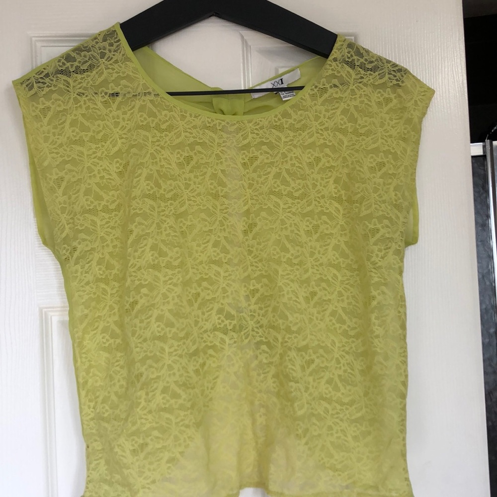 Forever 21 Lace top open in the back